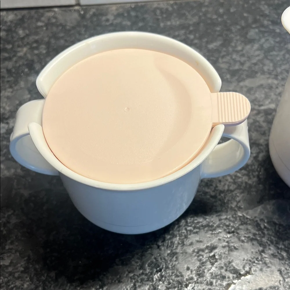 GIFT IDEA. Sugar and Creamer set. Vintage Tupperware White and Pink